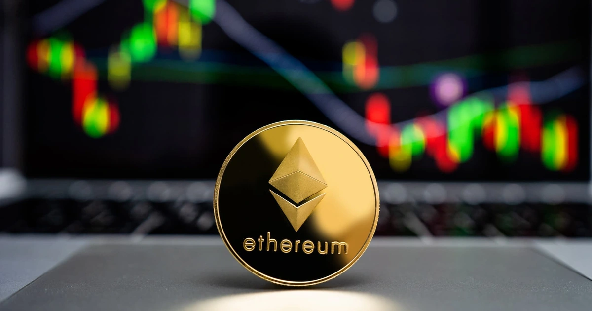 Ethereum (ETH) được coi là phiên bản cải tiến của Bitcoin, hay còn gọi là "Bitcoin 2.0