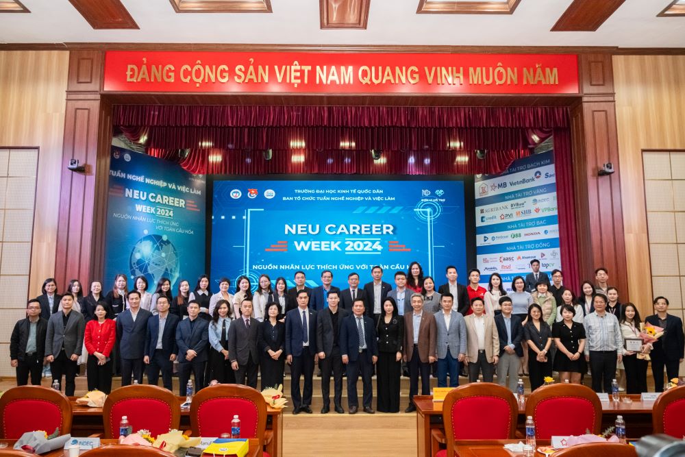 Khởi động NEU CAREER WEEK 2025 – Hành trang vững bước trên con đường sự nghiệp