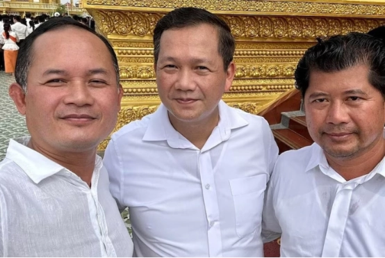 Hun To (phải) là anh em họ của Thủ tướng Campuchia Hun Manet (giữa)