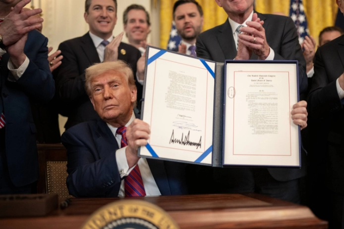 Tổng thống Mỹ Donald Trump đã ký phê duyệt GENIUS Act tại Nhà Trắng