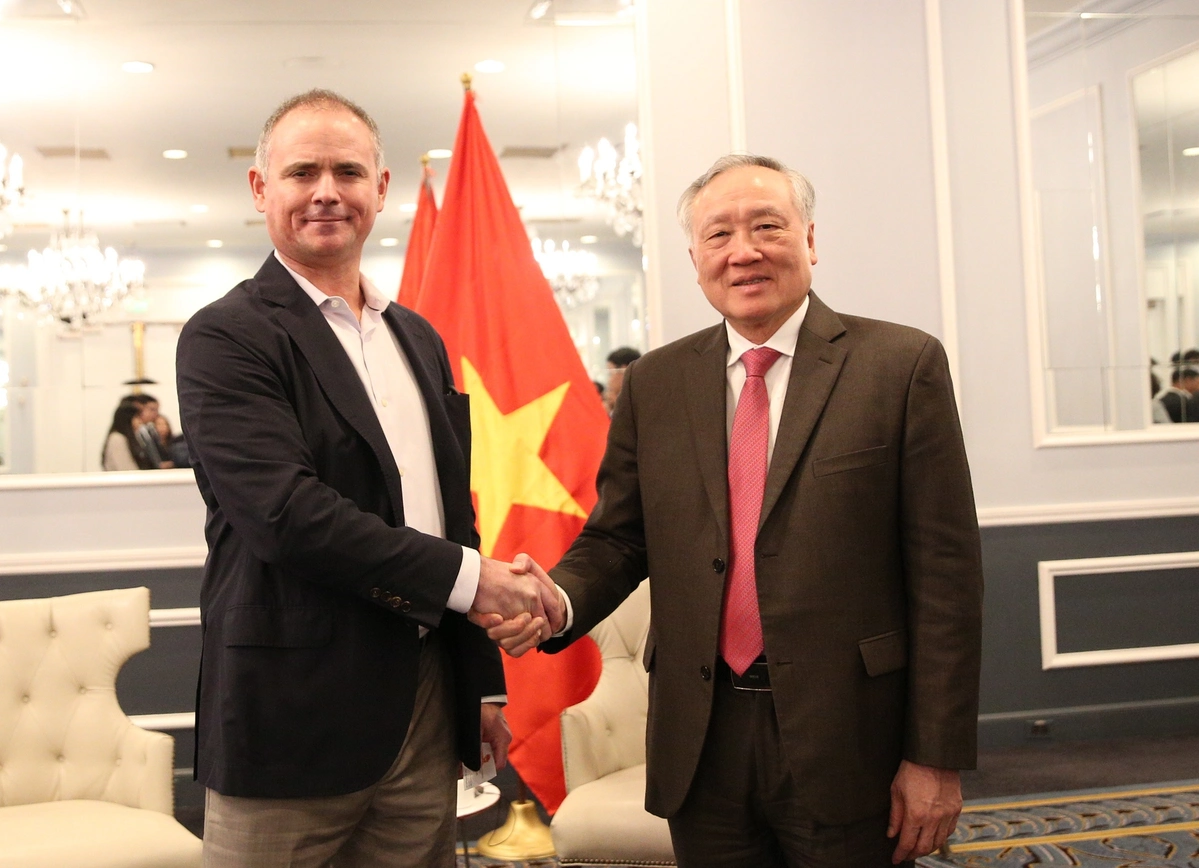 Phó Thủ tướng Nguyễn Hoà Bình gặp gỡ lãnh đạo OKX tại San Francisco 3 Phó Thủ tướng Thường trực Chính phủ Nguyễn Hòa Bình tiếp ông Beau Perry, Nhà sáng lập kiêm Giám đốc Điều hành công ty Blue Evolution