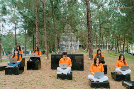 Trường ĐH FPT khánh thành tượng “cha đẻ” Bitcoin Satoshi Nakamoto